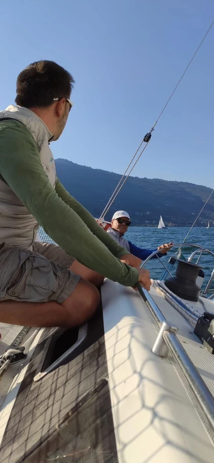 Uscita in barca a vela con skipper: da Desenzano verso l’Isola del Garda 8